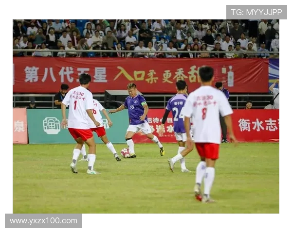 足球明星比赛中发球技巧与规则解析助你成为场上焦点 足球明星比赛中发球技巧与规则解析助你成为场上焦点